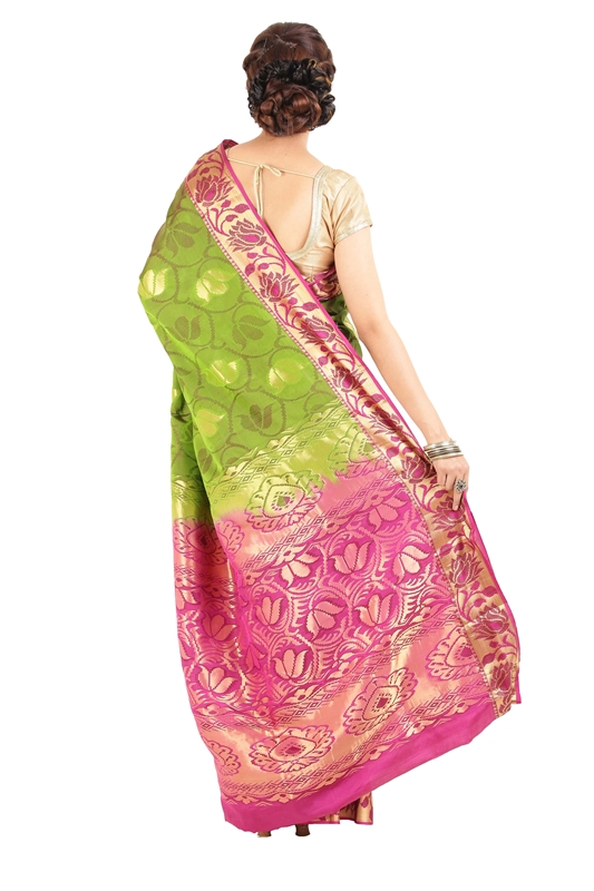 Picture of Parrot Green Color Kanchipuram/Kanjeevaram Silk Saree with Pink Border